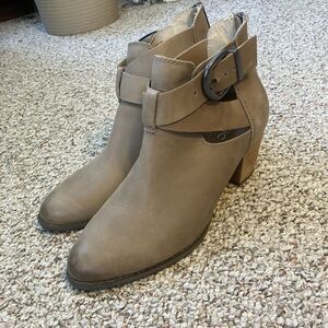 Vionic Rory High Heel Bootie Shoes Size 10 W Beige Buckle Comfort Zip Closure